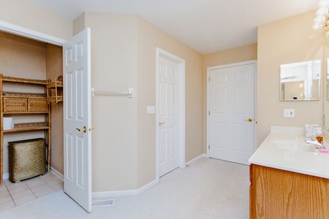 Tiny photo for 940 Beckett Crossing Drive, Mundelein, IL 60060 (MLS # 12490098)