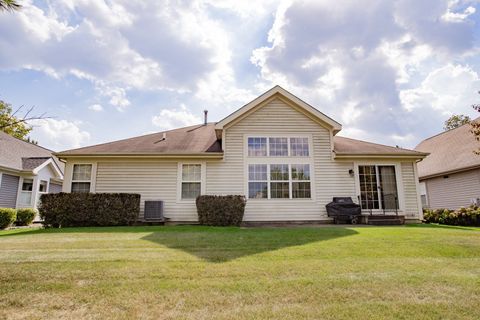 Tiny photo for 940 Beckett Crossing Drive, Mundelein, IL 60060 (MLS # 12490098)