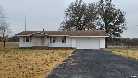 Photo of 2234 Red Stripe Road, Odin, IL 62870 (MLS # EB460505)