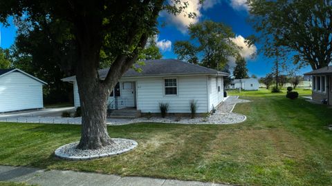 Tiny photo for 617 N Hartwell Street, Gilman, IL 60938 (MLS # 12366186)