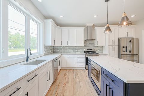 Tiny photo for 7948 W 74TH Street, Bridgeview, IL 60455 (MLS # 12618522)