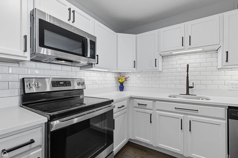 Tiny photo for 6301 N Sheridan Road #14N, Chicago, IL 60660 (MLS # 12486706)
