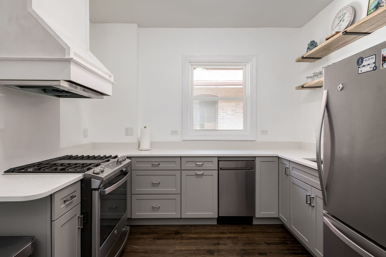 Oak Park, Illinois 60304, United States, 3 Bedrooms Bedrooms, ,1 BathroomBathrooms,Residential,Active,211456