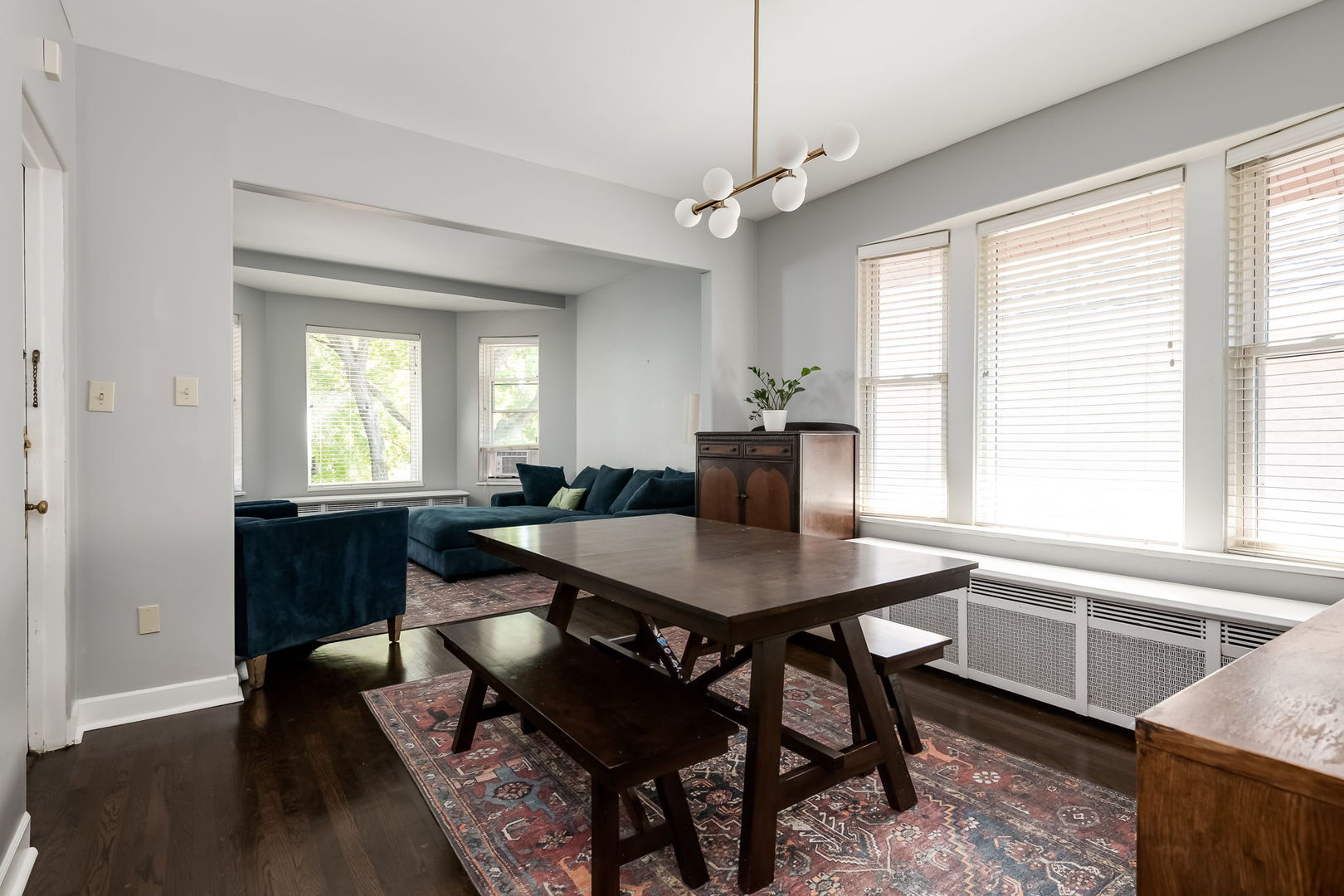 Oak Park, Illinois 60304, United States, 3 Bedrooms Bedrooms, ,1 BathroomBathrooms,Residential,Active,211456