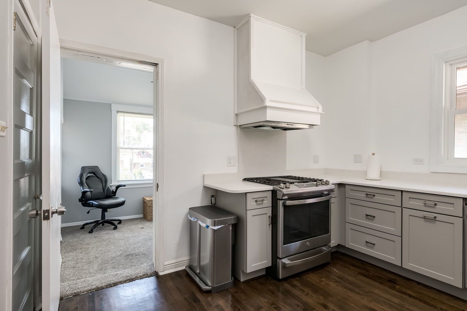 Oak Park, Illinois 60304, United States, 3 Bedrooms Bedrooms, ,1 BathroomBathrooms,Residential,Active,211456