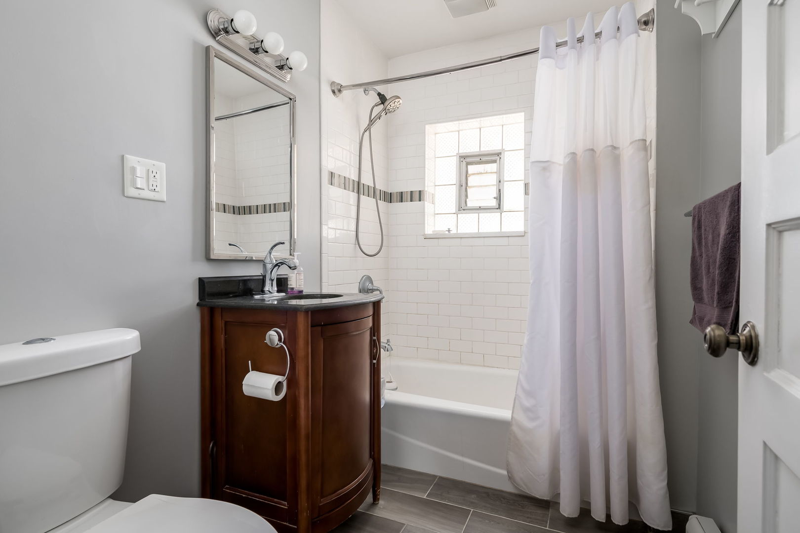 Oak Park, Illinois 60304, United States, 3 Bedrooms Bedrooms, ,1 BathroomBathrooms,Residential,Active,211456