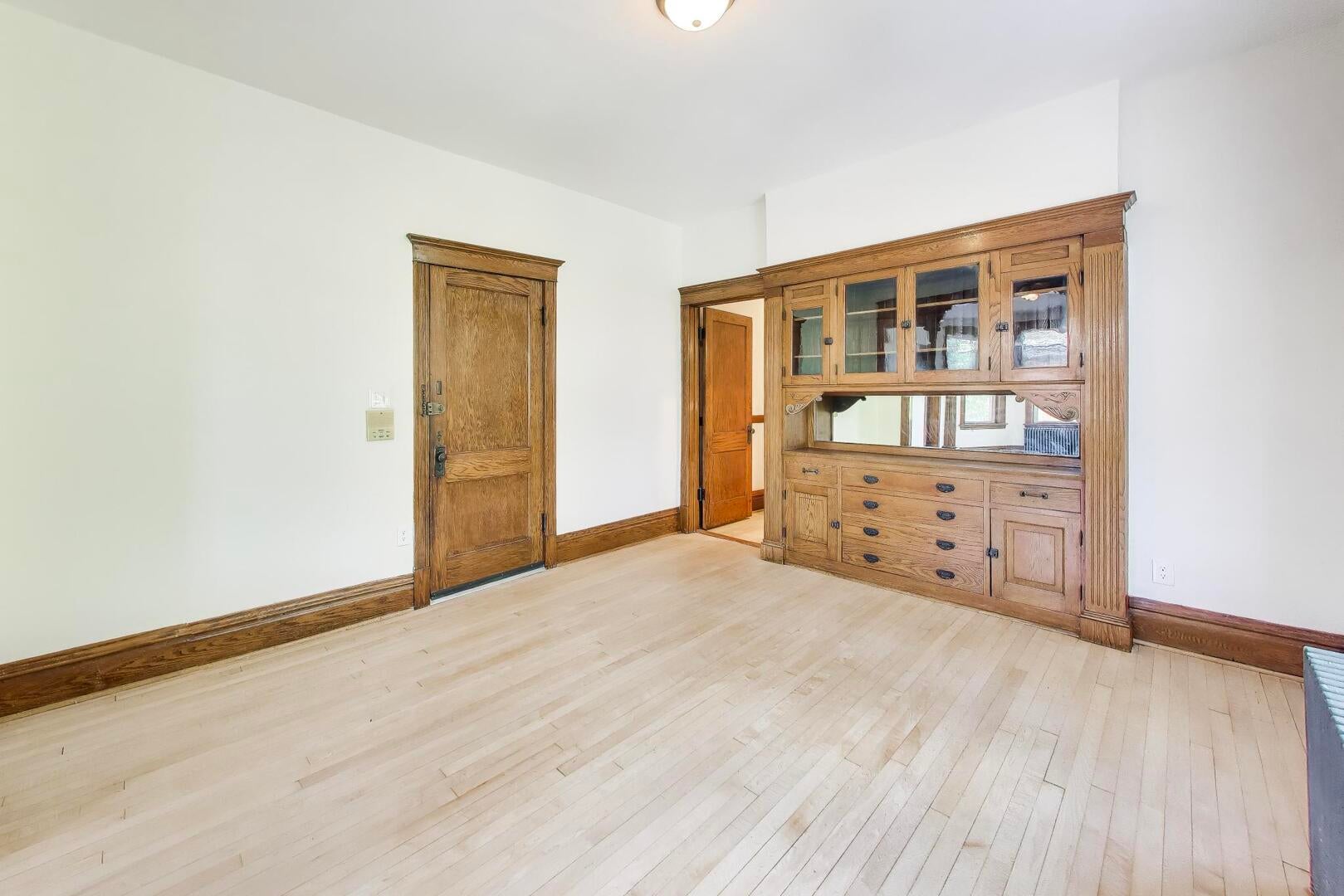 858 N Wolcott Avenue 1