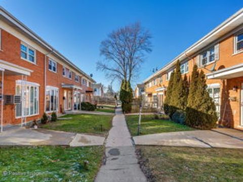 Photo of 8829 Robin Drive #B, Des Plaines, IL 60016 (MLS # 12601359)