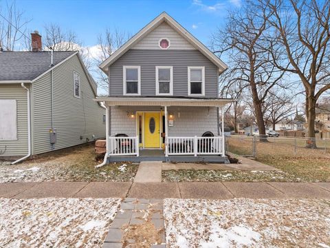 Photo of 1219 W 8th Street, Davenport, IA 52802 (MLS # 12551216)
