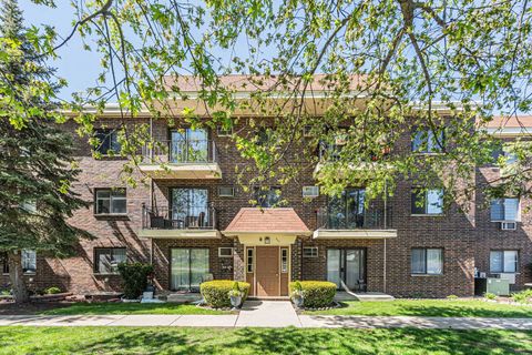 942 N Rohlwing Road 201E Addison IL 60101