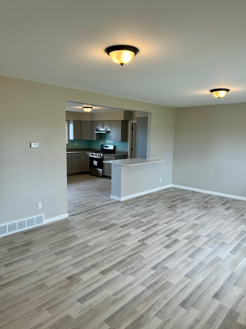 Marengo, Illinois, 60152, United States, 3 Bedrooms Bedrooms, ,2 BathroomsBathrooms,Residential,Active,1703685