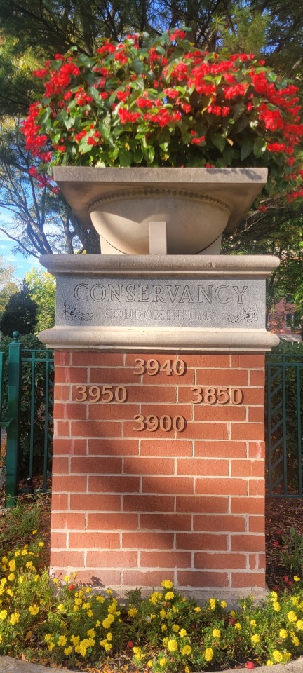 3900 W Bryn Mawr Avenue 207