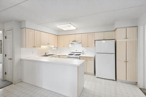 Tiny photo for 3900 W Bryn Mawr Avenue #207, Chicago, IL 60659 (MLS # 12533380)