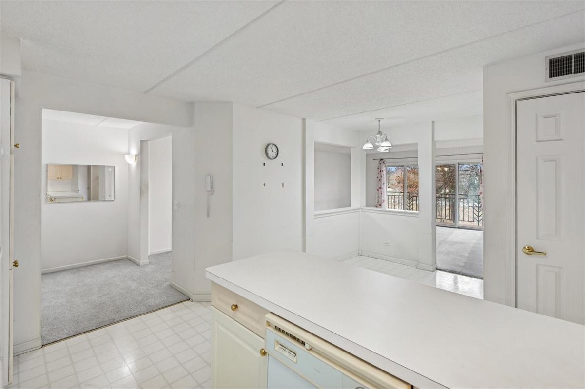 3900 W Bryn Mawr Avenue 207