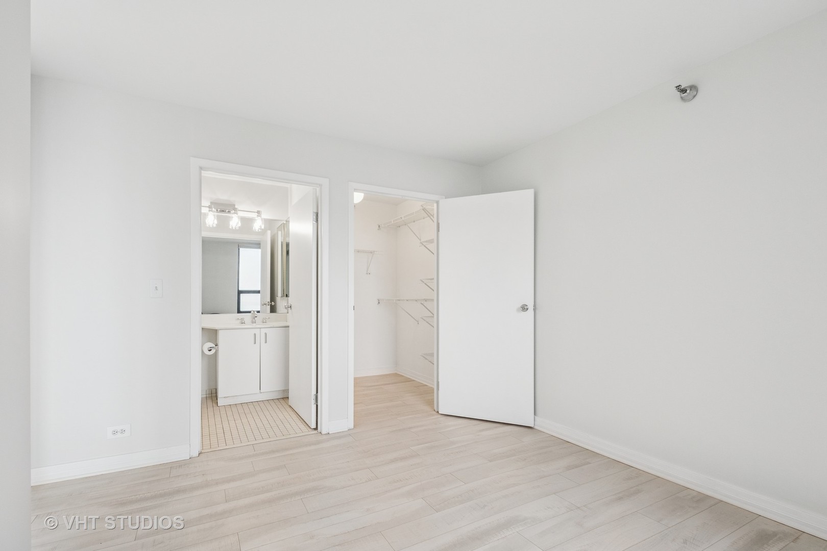 401 E Ontario Street 3105