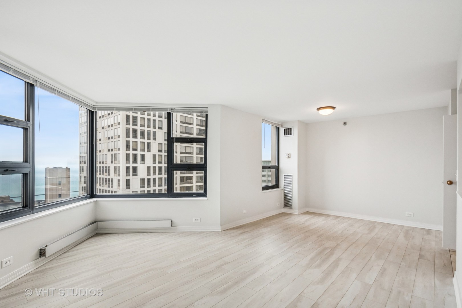 401 E Ontario Street 3105