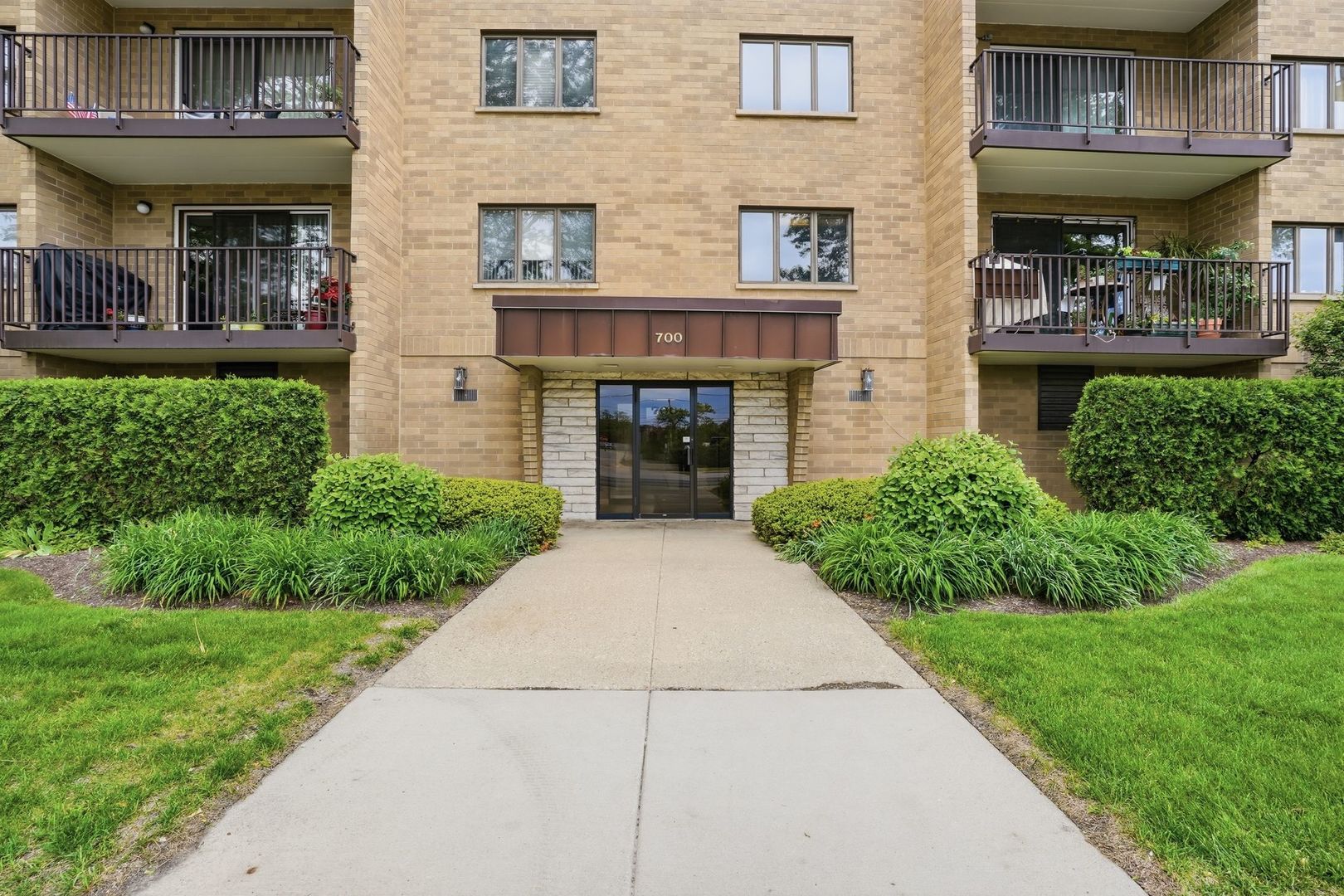 700 Graceland Avenue 207
