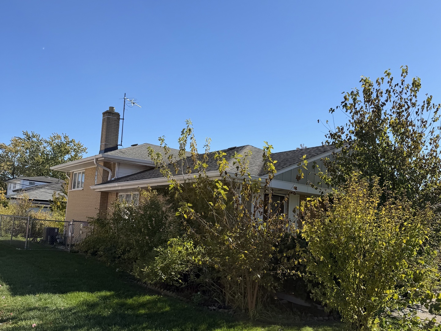 9037 N CHESTER Avenue