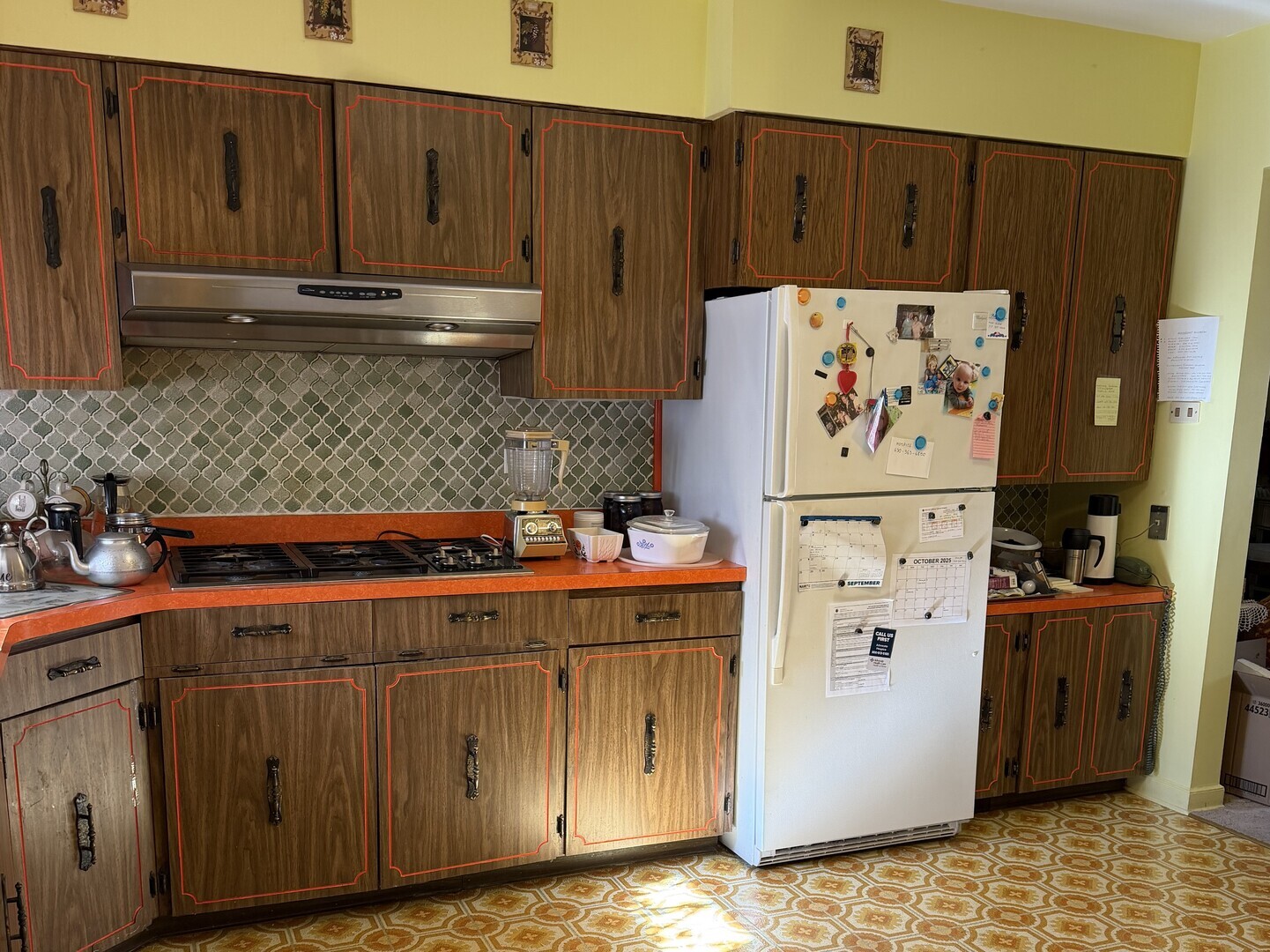 9037 N CHESTER Avenue