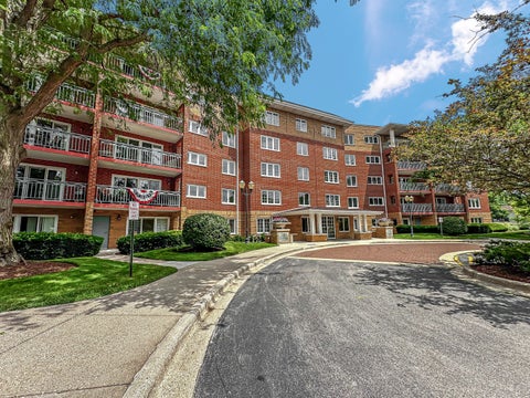Tiny photo for 710 Creekside Drive #310, Mount Prospect, IL 60056 (MLS # 12690991)