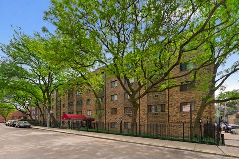Photo of 611 W Patterson Avenue #420, Chicago, IL 60613 (MLS # 12659016)