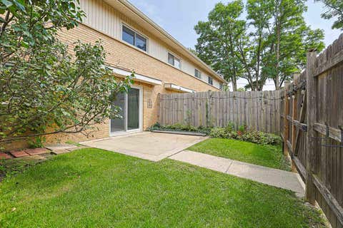 Tiny photo for 924 N Milwaukee Avenue #D, Libertyville, IL 60048 (MLS # 12734555)