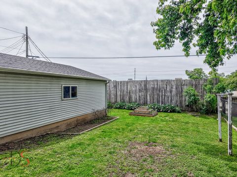 Tiny photo for 215 Desoto Street, Ottawa, IL 61350 (MLS # 12661067)