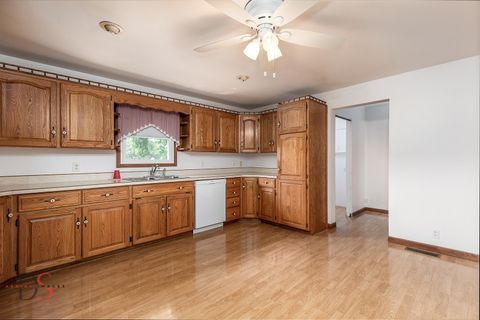 Tiny photo for 215 Desoto Street, Ottawa, IL 61350 (MLS # 12661067)
