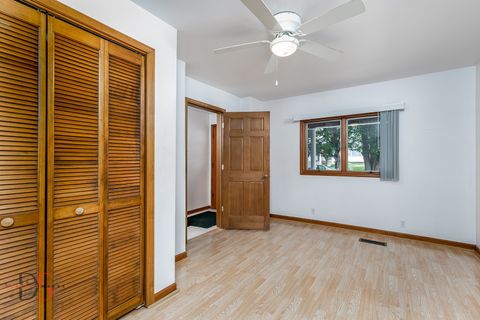 Tiny photo for 215 Desoto Street, Ottawa, IL 61350 (MLS # 12661067)