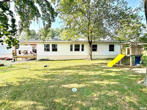 Tiny photo for 257 County Highway 16, Xenia, IL 62899 (MLS # EB459122)