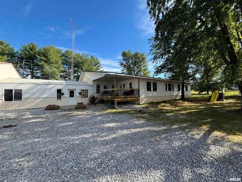 Tiny photo for 257 County Highway 16, Xenia, IL 62899 (MLS # EB459122)