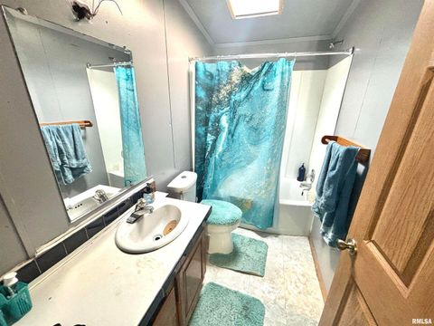 Tiny photo for 257 County Highway 16, Xenia, IL 62899 (MLS # EB459122)