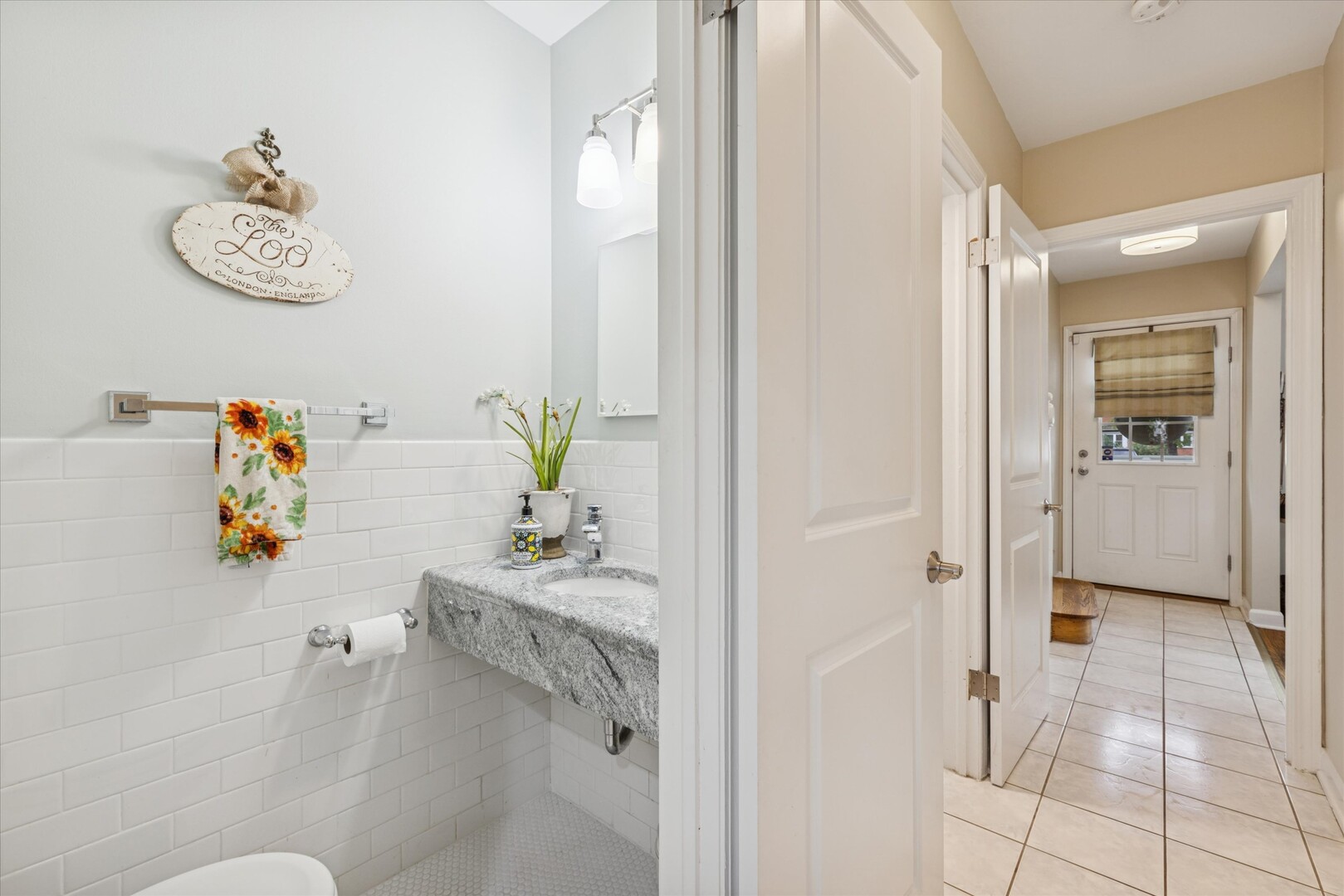 Hinsdale, Illinois 60521, United States, 2 Bedrooms Bedrooms, ,2 BathroomsBathrooms,Residential,Active,229556