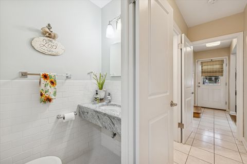 Tiny photo for 494 Old Surrey Road, Hinsdale, IL 60521 (MLS # 12498136)