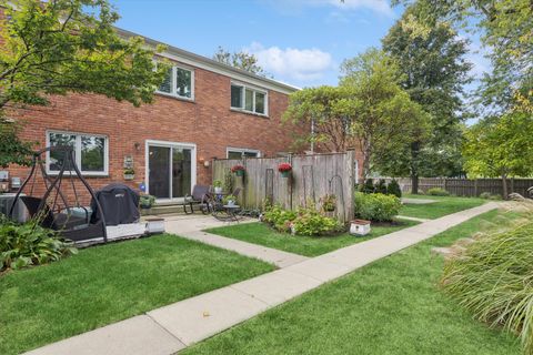 Tiny photo for 494 Old Surrey Road, Hinsdale, IL 60521 (MLS # 12498136)