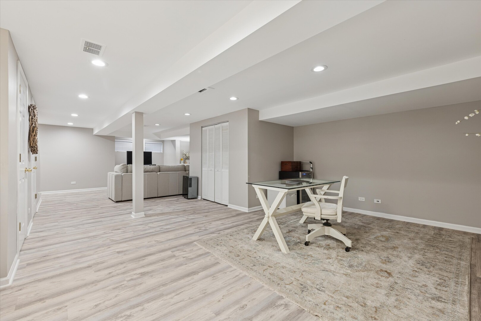 Hinsdale, Illinois 60521, United States, 2 Bedrooms Bedrooms, ,2 BathroomsBathrooms,Residential,Active,229556