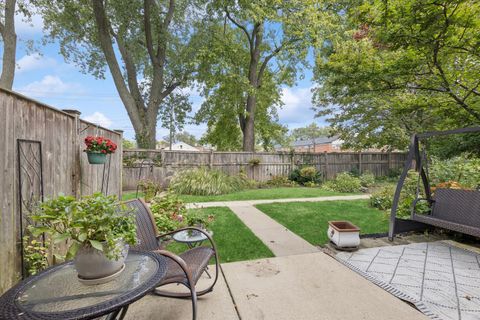 Tiny photo for 494 Old Surrey Road, Hinsdale, IL 60521 (MLS # 12498136)
