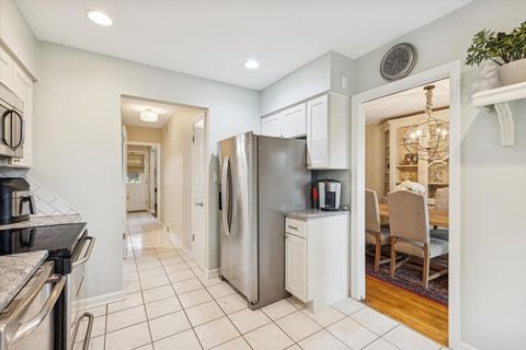 Tiny photo for 494 Old Surrey Road, Hinsdale, IL 60521 (MLS # 12498136)