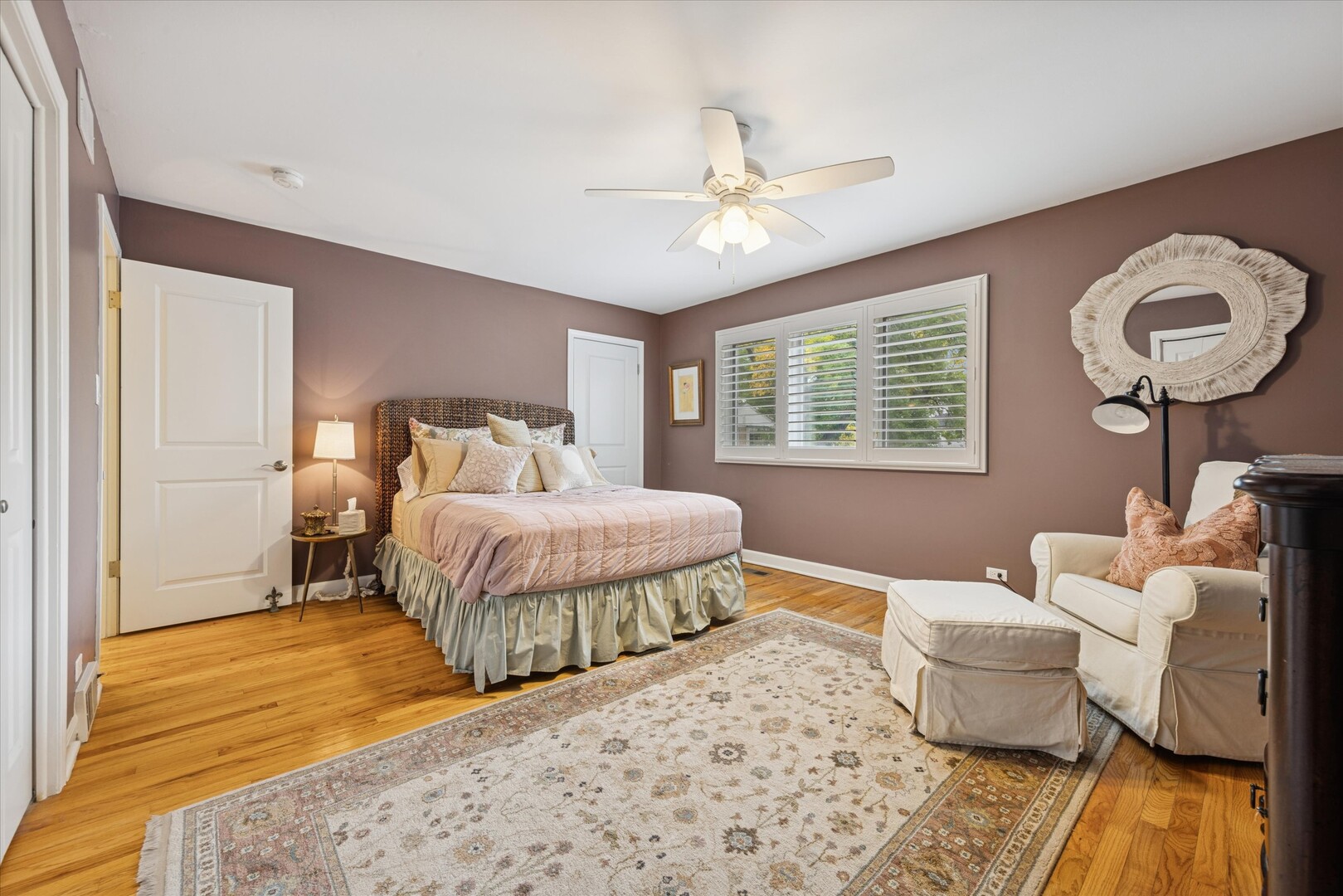 Hinsdale, Illinois 60521, United States, 2 Bedrooms Bedrooms, ,2 BathroomsBathrooms,Residential,Active,229556