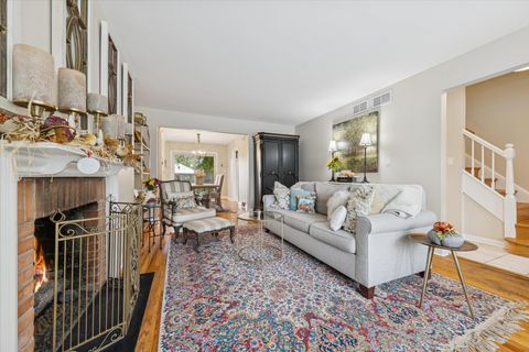 Tiny photo for 494 Old Surrey Road, Hinsdale, IL 60521 (MLS # 12498136)