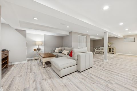 Tiny photo for 494 Old Surrey Road, Hinsdale, IL 60521 (MLS # 12498136)