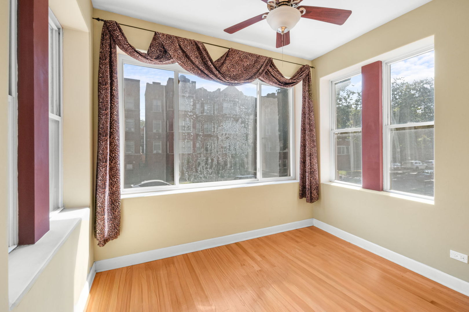 6742 S CLYDE Avenue 1S