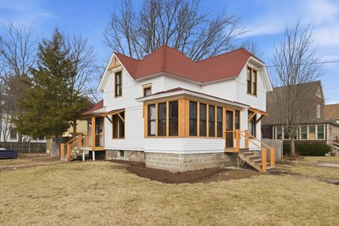 Photo of 605 N Seminary Avenue, Woodstock, IL 60098 (MLS # 12570514)