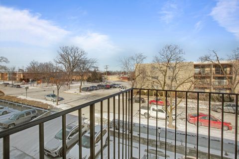 Tiny photo for 8712 Skokie Boulevard #3L, Skokie, IL 60076 (MLS # 12536242)
