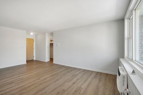 Tiny photo for 8712 Skokie Boulevard #3L, Skokie, IL 60076 (MLS # 12536242)