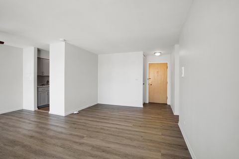 Tiny photo for 8712 Skokie Boulevard #3L, Skokie, IL 60076 (MLS # 12536242)