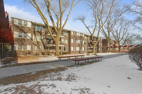 Photo of 8712 Skokie Boulevard #3L, Skokie, IL 60076 (MLS # 12536242)