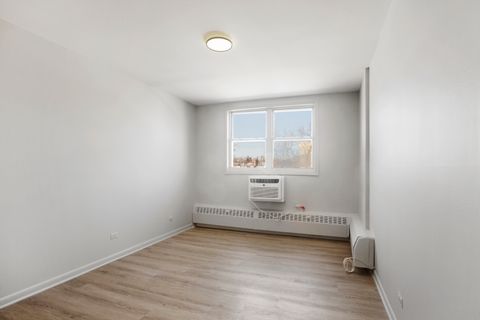 Tiny photo for 8712 Skokie Boulevard #3L, Skokie, IL 60076 (MLS # 12536242)