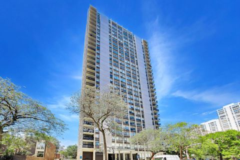 Photo of 1355 N Sandburg Terrace #2904, Chicago, IL 60610 (MLS # 12685491)