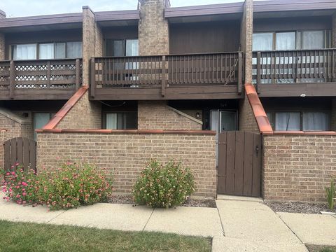 Photo of 704 Kenneth Circle, Elgin, IL 60120 (MLS # 12478089)